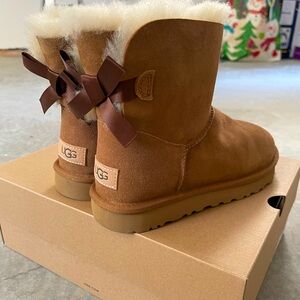 UGG W MINI BAILEY BOW II Chestnut